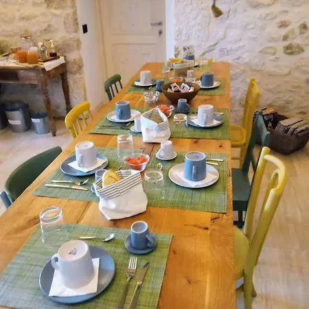 Alojamento de Acomodação e Pequeno-almoço Frontemaja Fara Filiorum Petri